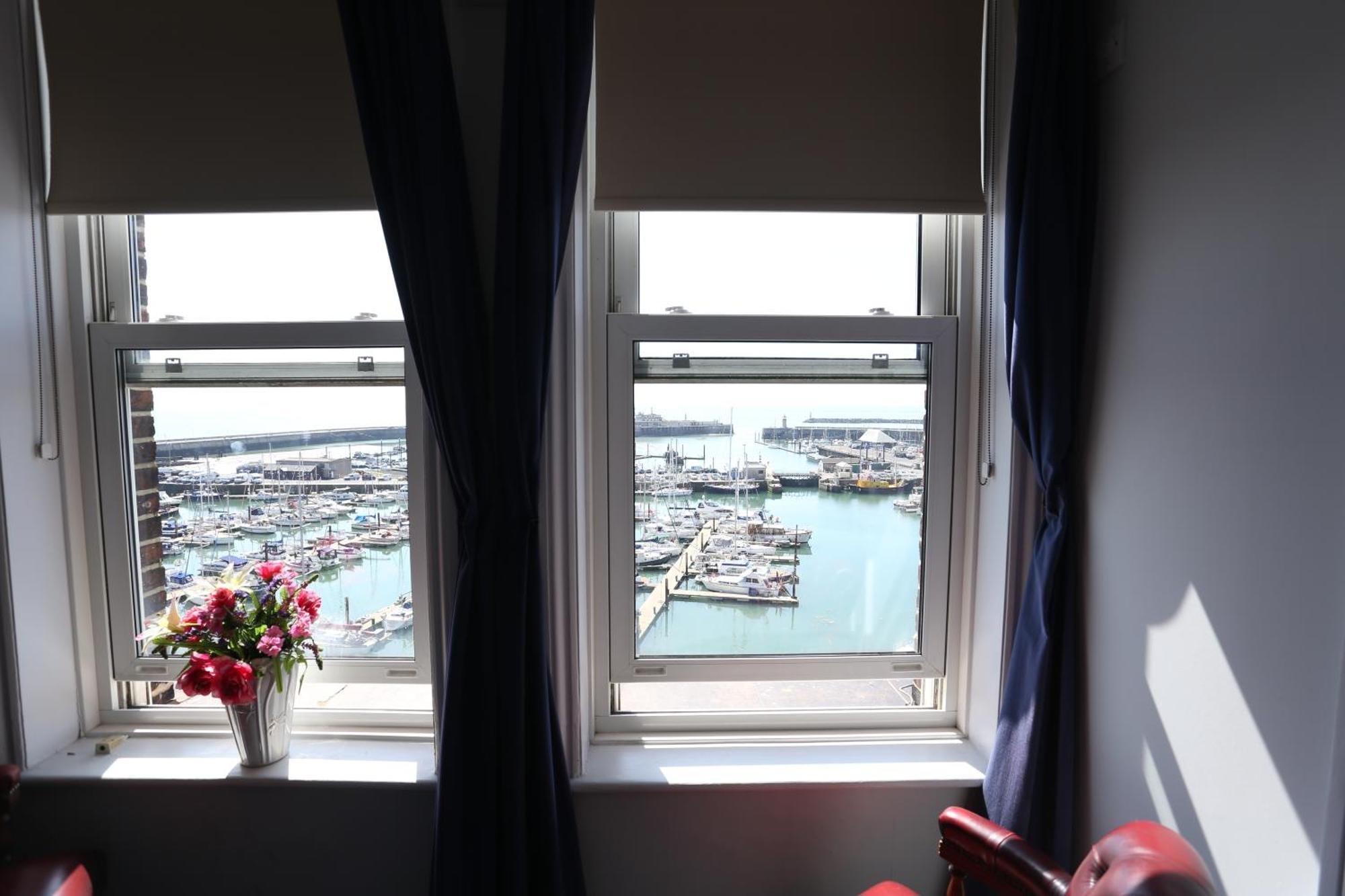 Royal Temple Yacht Club Hotel Ramsgate Exterior foto